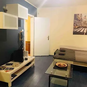 Zoe Apartment